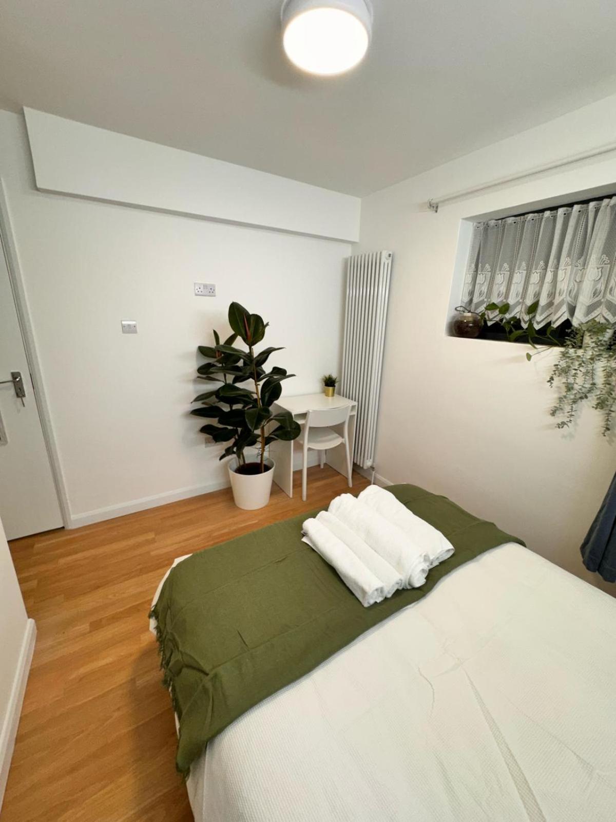 Luxury In Cross Harbour Londra