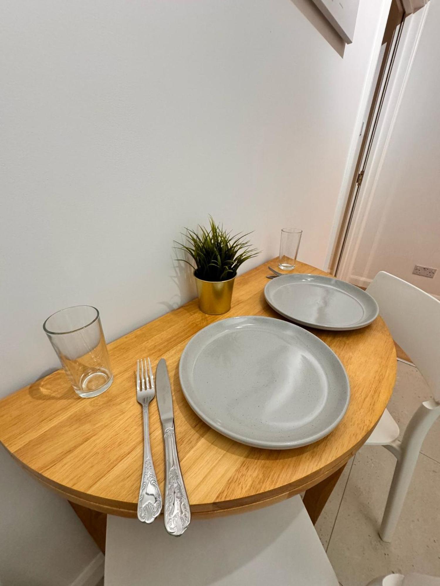 Luxury In Cross Harbour * Londra