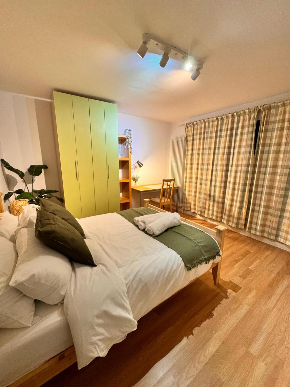 Luxury In Cross Harbour Londra
