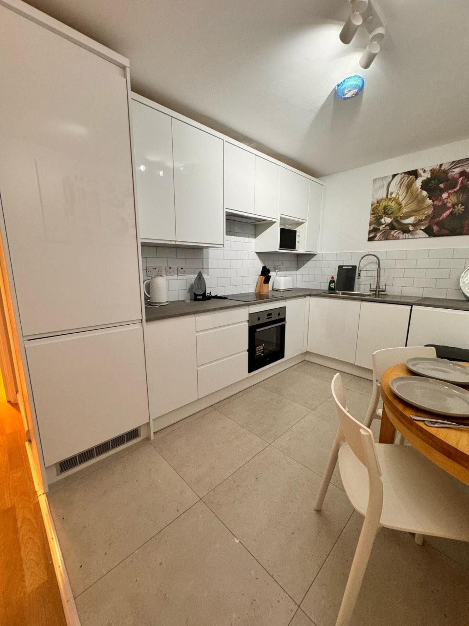 Luxury In Cross Harbour Londra