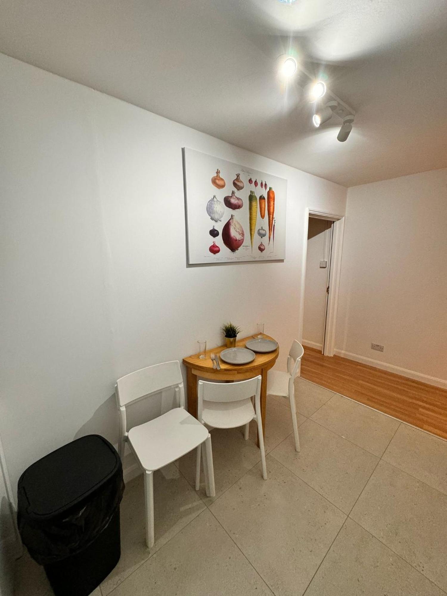 Luxury In Cross Harbour * Londra