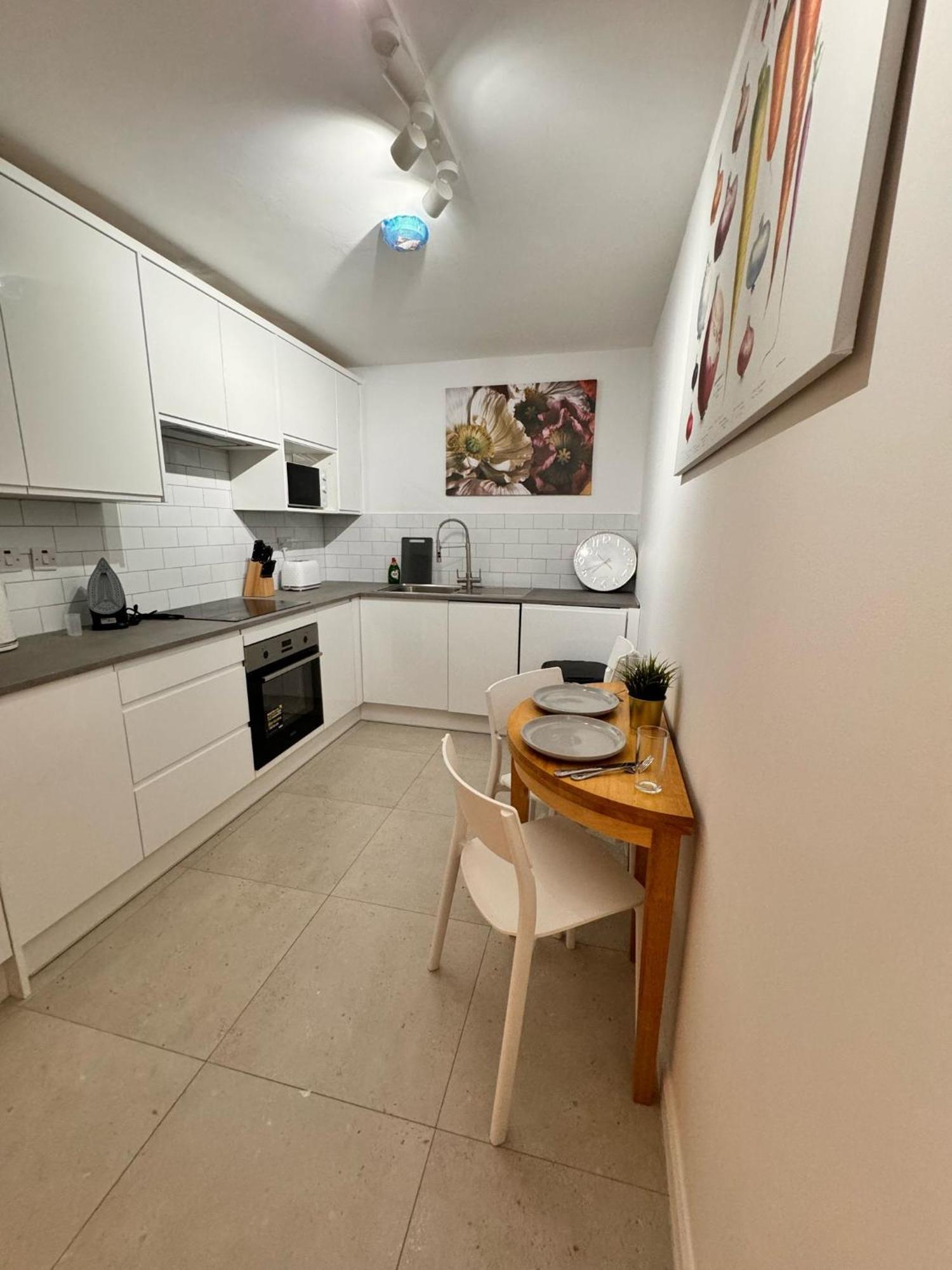 Luxury In Cross Harbour Londra