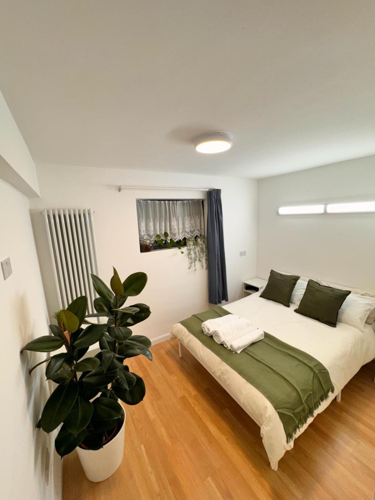Luxury In Cross Harbour Guest house London