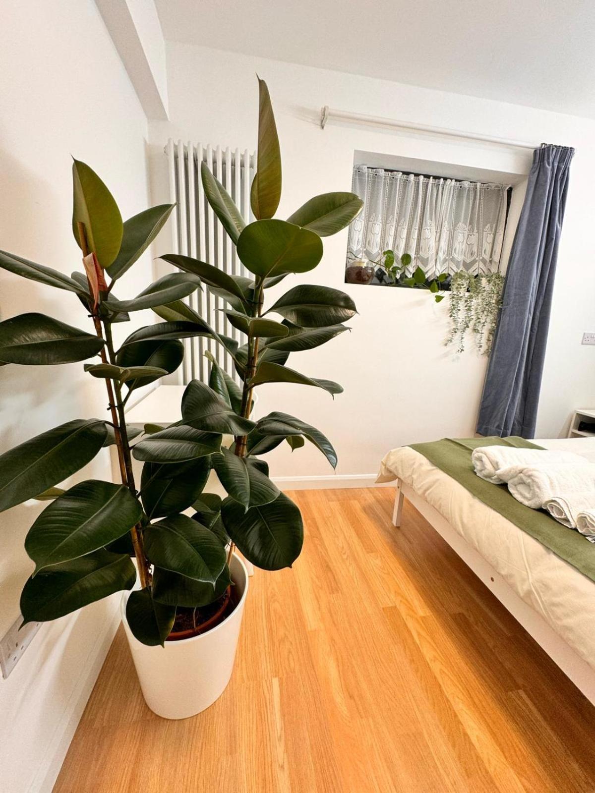 Luxury In Cross Harbour London
